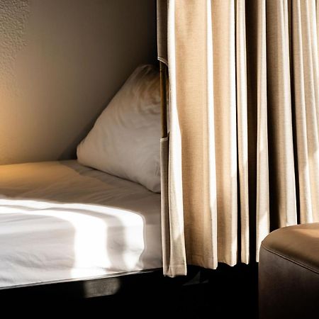 Haka House Rotorua Hostel Εξωτερικό φωτογραφία A bed