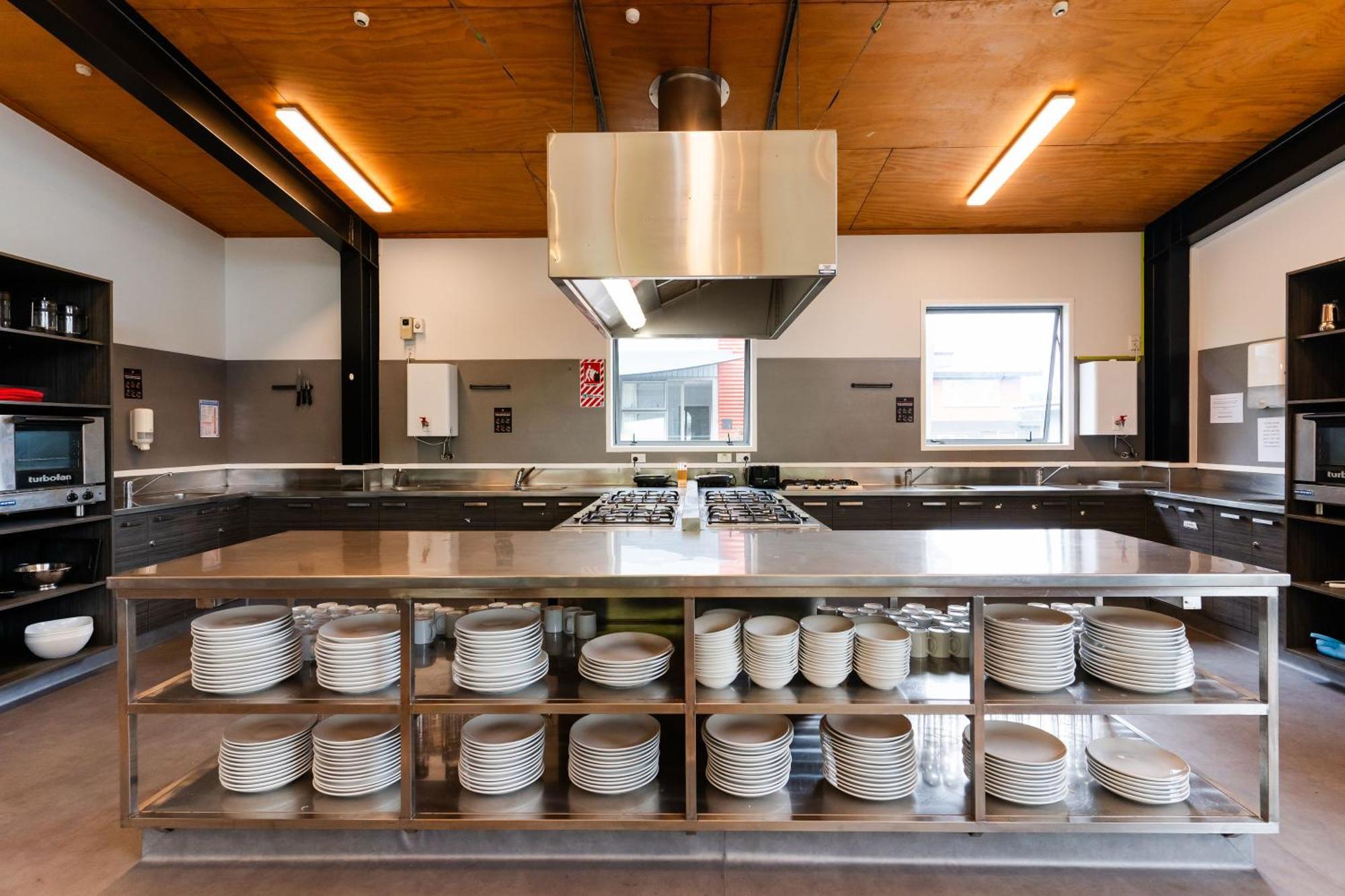 Haka House Rotorua Hostel Εξωτερικό φωτογραφία The kitchen at the new school