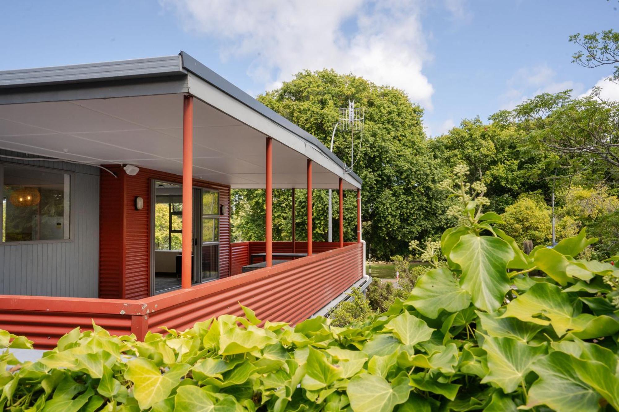 Haka House Rotorua Hostel Εξωτερικό φωτογραφία The exterior of the house