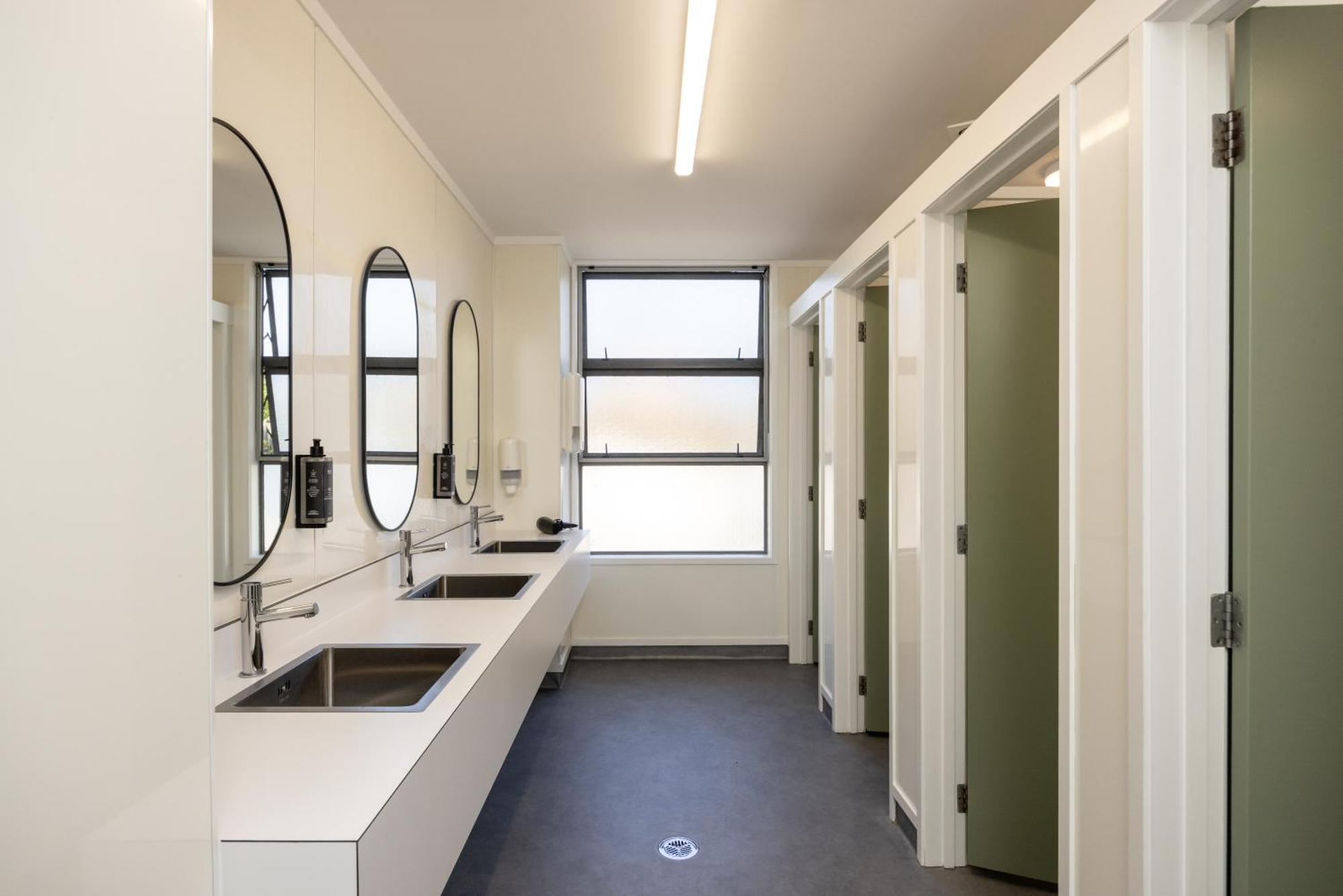 Haka House Rotorua Hostel Εξωτερικό φωτογραφία The bathrooms at the new student village