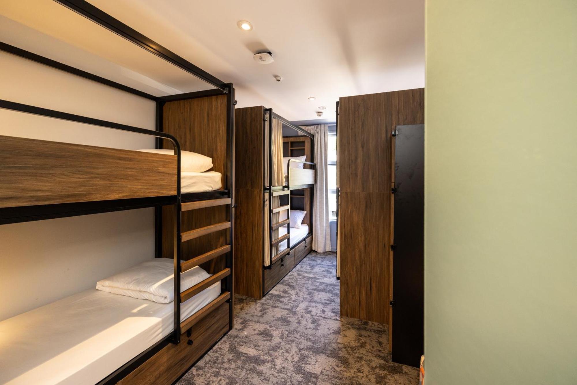 Haka House Rotorua Hostel Εξωτερικό φωτογραφία A typical room at a capsule hotel