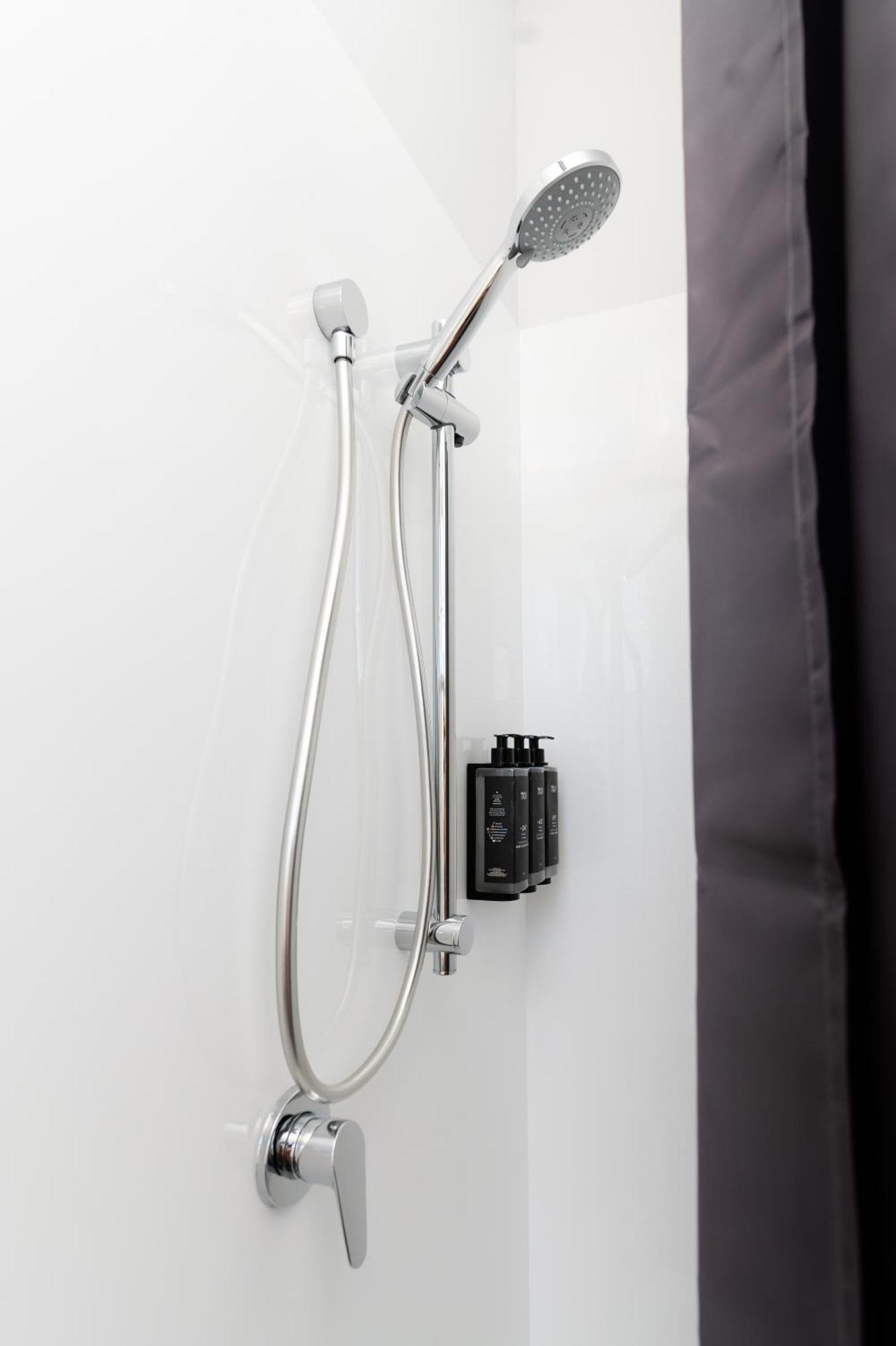 Haka House Rotorua Hostel Δωμάτιο φωτογραφία Shower rail