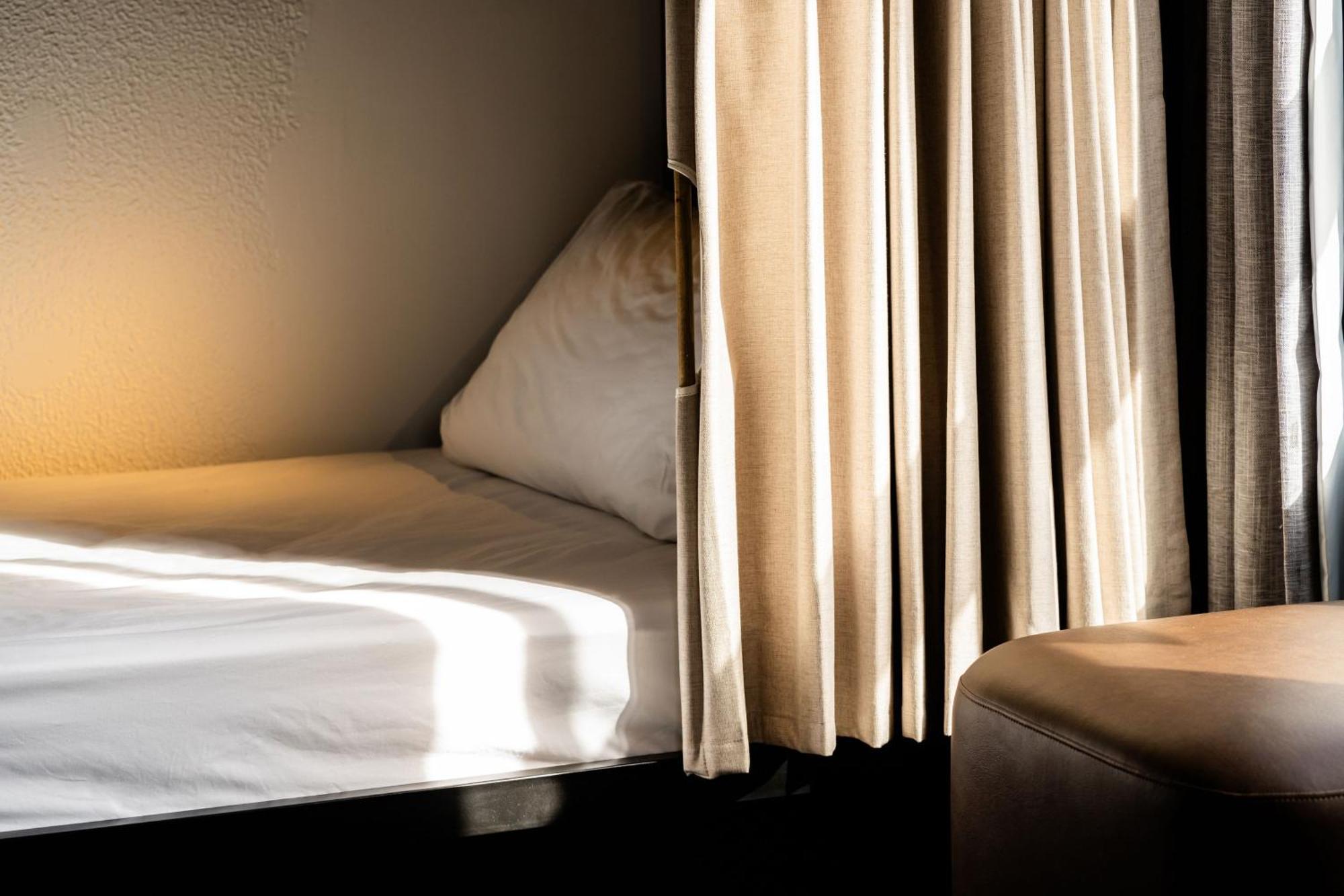 Haka House Rotorua Hostel Εξωτερικό φωτογραφία A bed